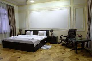 Отель Hotel S&L Тбилиси Люкс с балконом и видом на сад-2