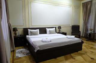 Отель Hotel S&L Тбилиси Люкс с балконом и видом на сад-3