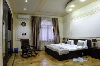 Отель Hotel S&L Тбилиси Люкс с балконом и видом на сад-4