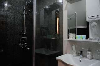 Отель Hotel S&L Тбилиси Классический четырехместный номер-4